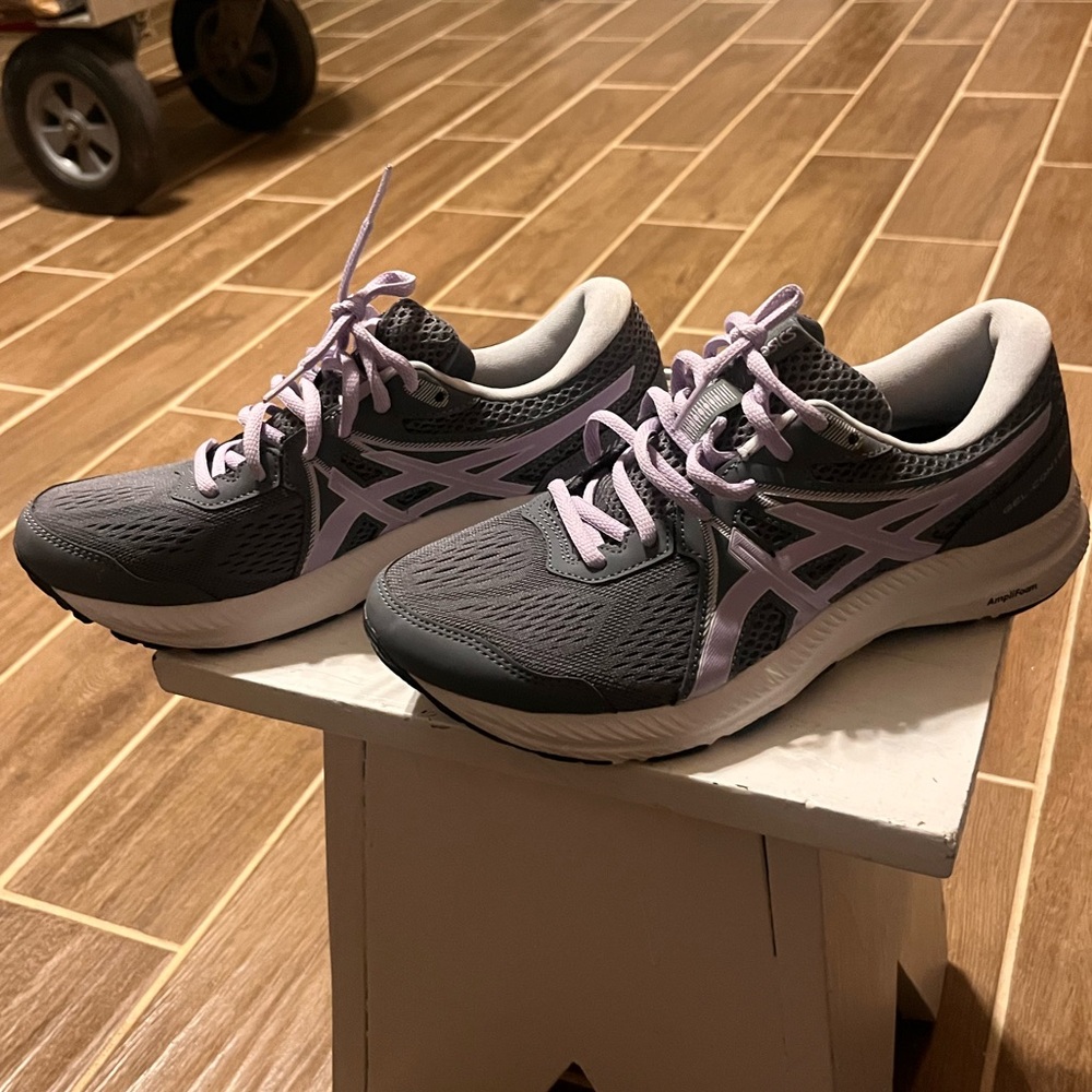 ASICS Gel Contend 7 size 8.5